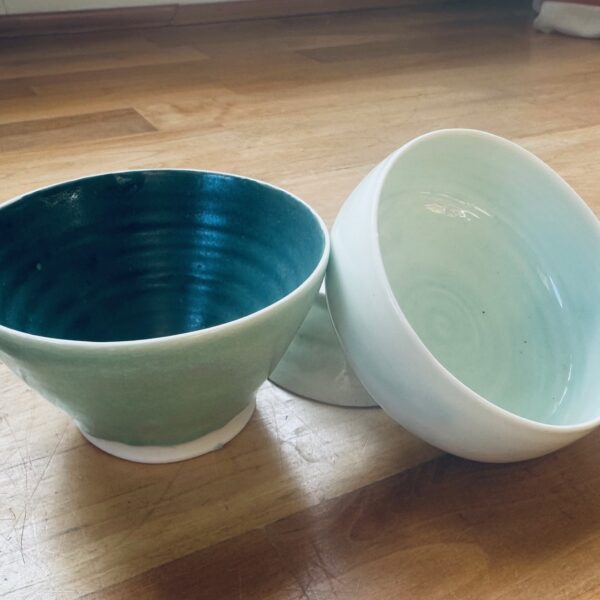https://saos2023.s3-accelerate.amazonaws.com/wp-content/uploads/2026/01/Two-bowls-with-green-underglaze-and-mint-crackle-5-600x600.jpeg